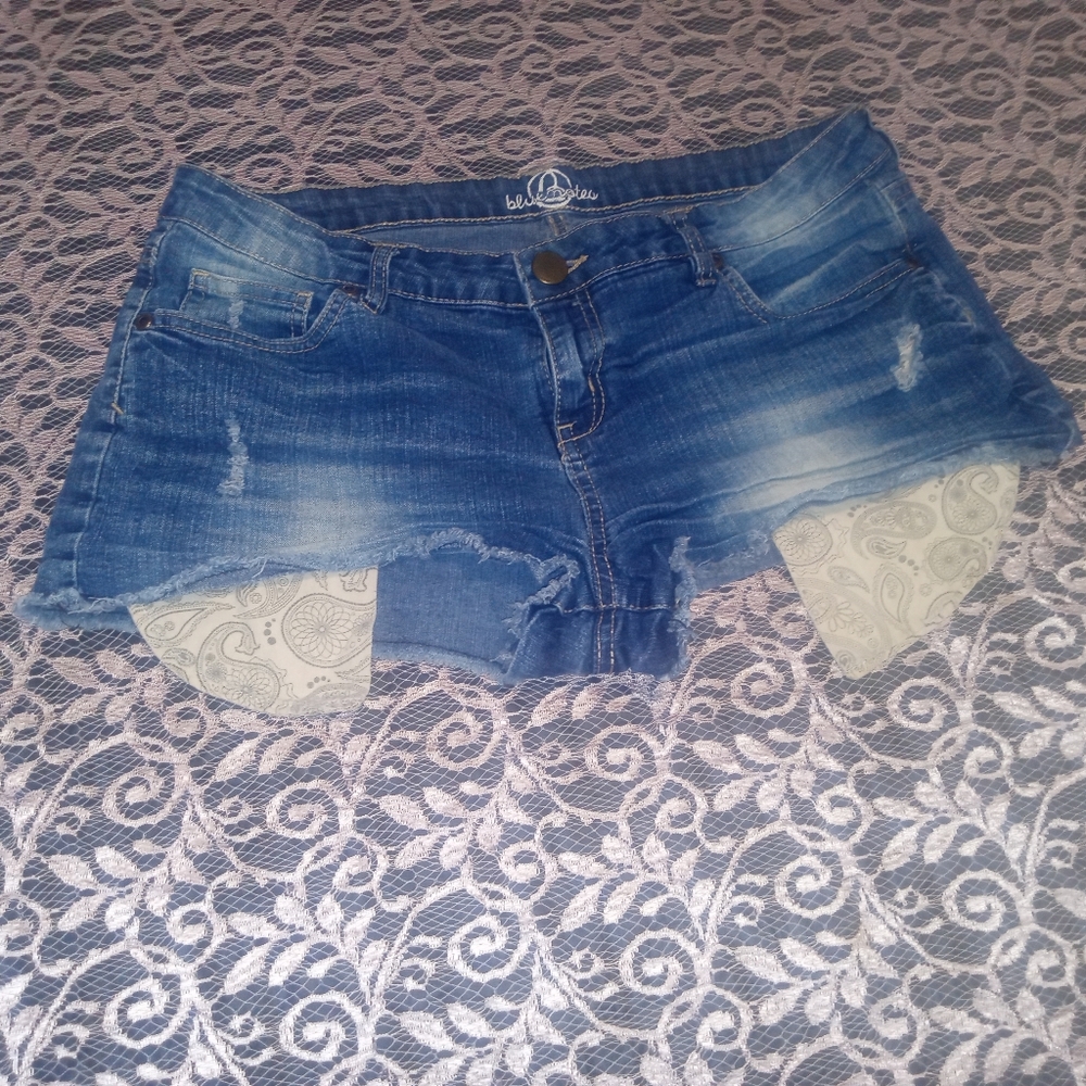 Bella Dahl Bluenotes Paisley Pockets Denim Shorts